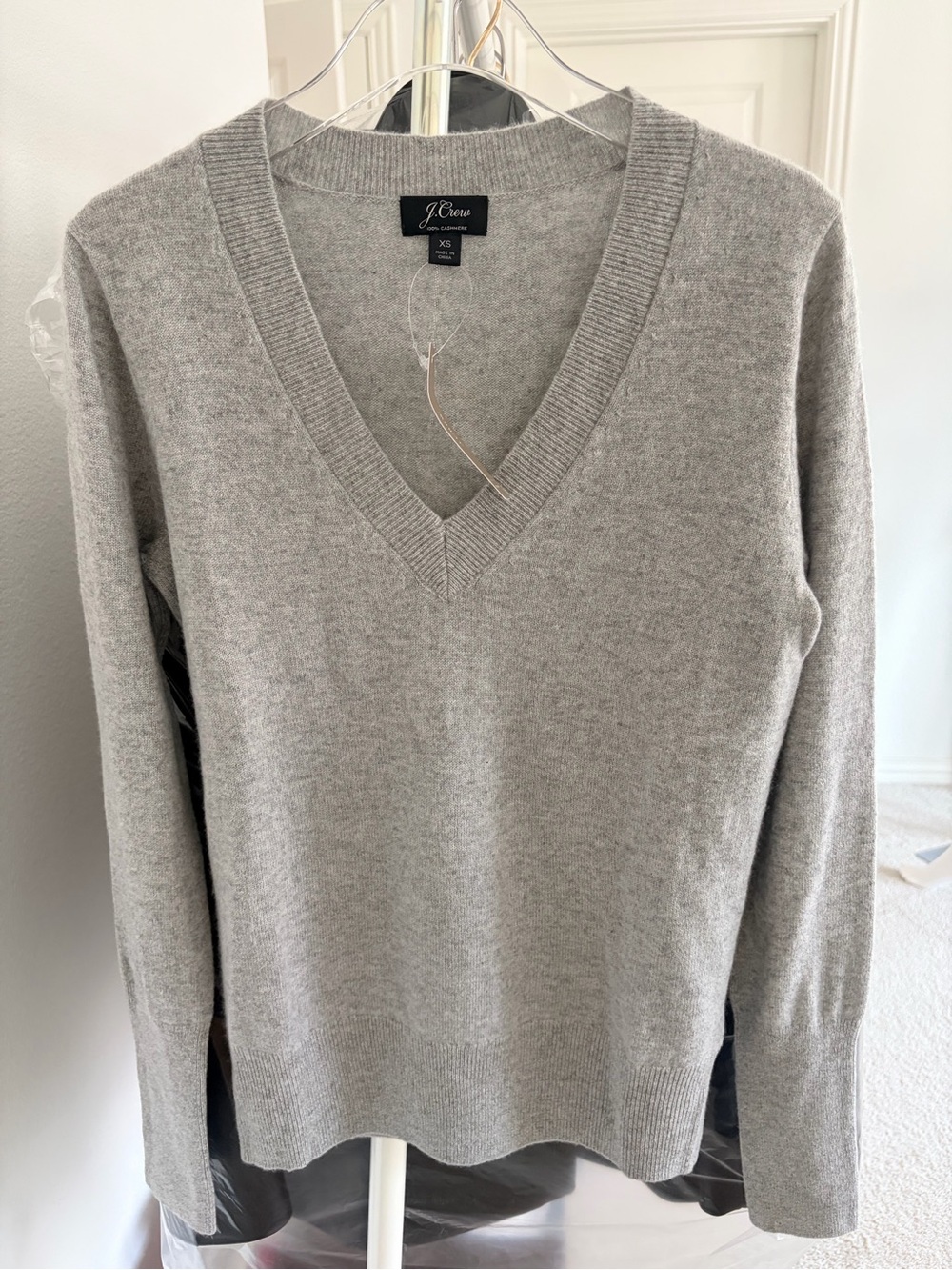 J.Crew Women’s Cashmere V-Neck Sweater in Light Gray XSmall